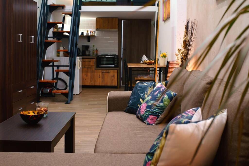 Στούντιο Στο Κέντρο Της Πόλης. Appartement Volos Buitenkant foto